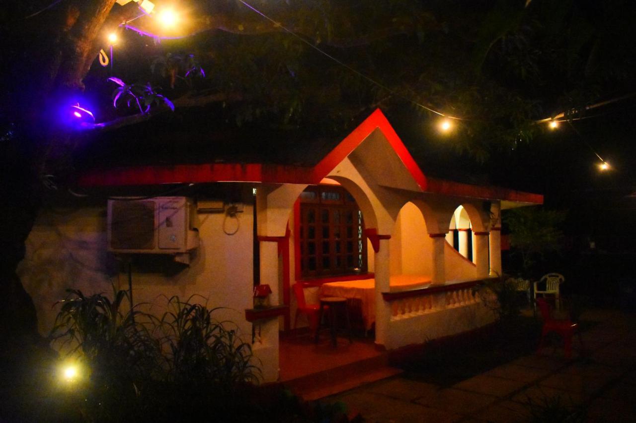Mitra Hostel Vagator Buitenkant foto